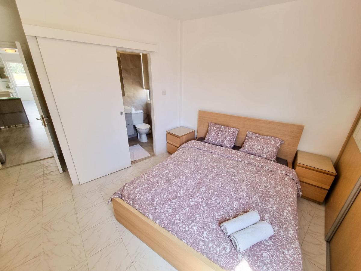 Cheer Up City Apartment, Near To The Finikoudes Beach Lárnaca Exterior foto